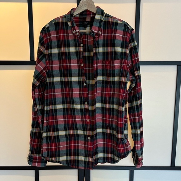 J. Crew Oxford plaid men’s button down shirt. Size Medium - Picture 3 of 10